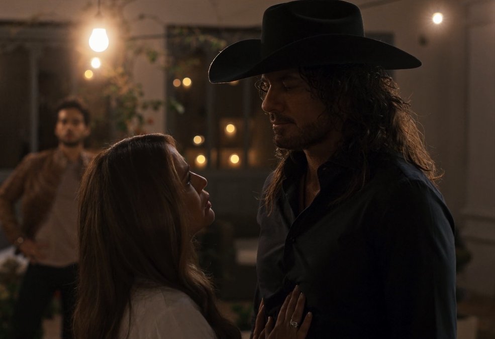 PasdeGavilanes's tweet photo. #PasiónDeGavilanes2 #PDG38 Juan y Norma tienen una cita para acercar posturas. https://t.co/gpMkCLHGin
