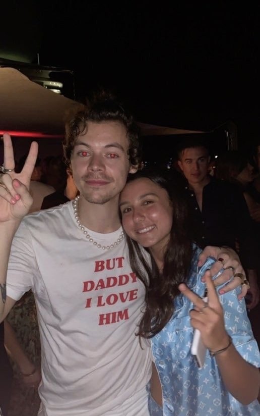 harrysangelsue's tweet photo. i love how harry remembered this moment in harrstory and posted a story of a fan wearing that exact shirt https://t.co/Dwkl2jvcKL