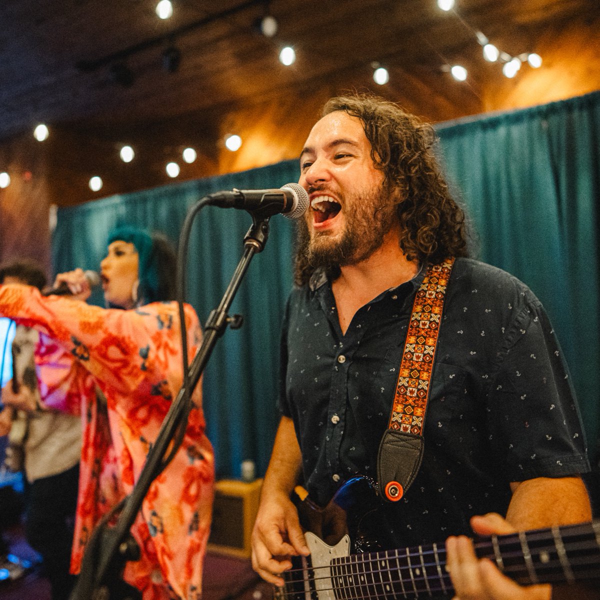 From first chair to beach chair — Beach Bash is tonight. 🌊

Swap out those skis for a surfboard and winter boots for your favorite flip-flops. Enjoy delicious seaside eats, tropical drinks, and let Sky Cougar set the mood for a night of summer fun. Don’t worry about the cold,