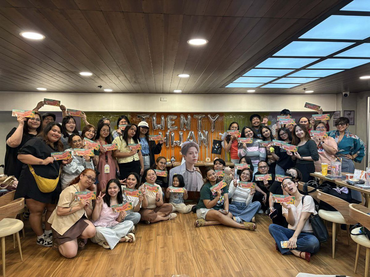 Thank you, Teumes, for filling Palm Trees &amp; TwentyHwan Dreams with so much love 🌴🤍

Junghwan’s birthday felt warmer because of you. ✨💛

#DreamyParadiseWithJunghwan