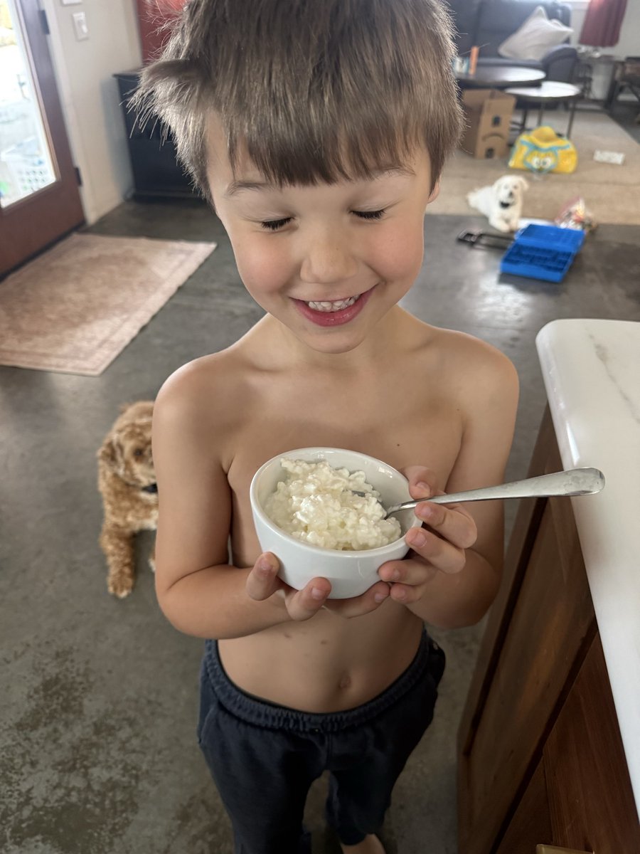 drwanless's tweet photo. @FarringtonShow literally the pickiest kid on the planet and he loves his cottage cheese! I literally had no idea it wasn’t a normal thing to eat. Blown away when you said you hadn’t had it! https://t.co/NzofSvcu8U