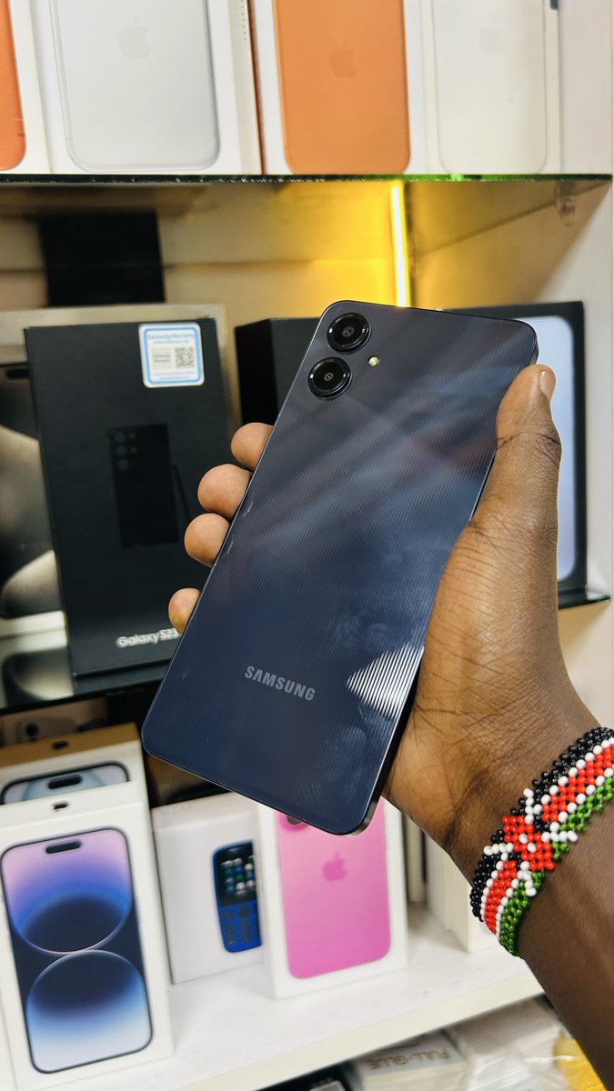 ndolo_derrick's tweet image. 📱 Samsung Galaxy A06

⚫️ Black | Mint 💧
⚡ 4GB/64GB
📸 50MP
🔋 5000mAh
📶 Dual SIM (+ E-SIM)

🎁 FREE Charger, Case &amp;amp; Screen Guard
🛡️ 6 Months Warranty
🚚 Countrywide Delivery

💰 9,300 KSH
📩 DM Now

#SamsungA06 #PhoneDealsKE #BudgetDeal