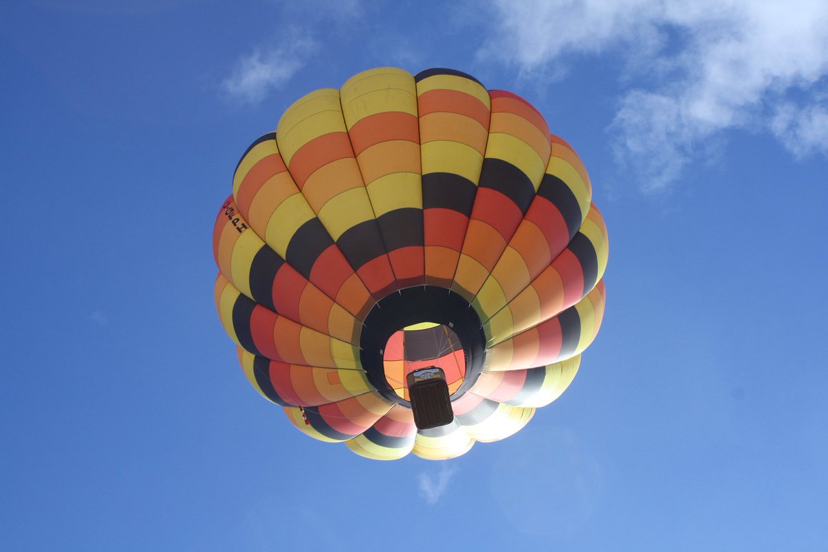 BalloonerBill's tweet photo. Aerial view of Medicine Hat on Family day Monday. #calgaryballoonclub50years https://t.co/DMyhe3rDIz