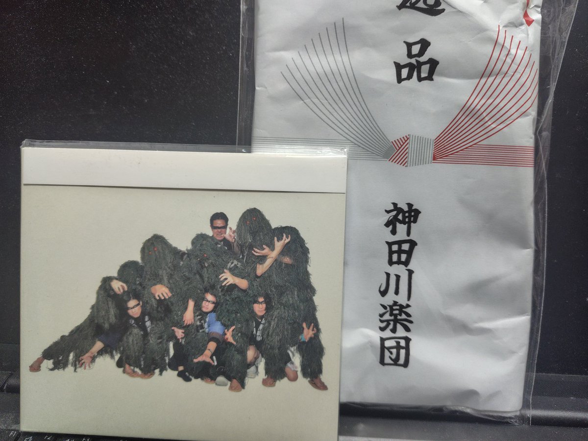 千葉LOOKからきたくむら
KANDARIVASは何気に初千葉LOOKだったそうでおめでとうございます
千葉駅周辺はどんどん再開発されて街並みが変わっていってるけど、この千葉県民の社交場千葉LOOKは自分が高校生の頃遊びに来てたあの頃と変わらないのが嬉しい
KANDARIVASと老人の仕事のSplitもゲットしました