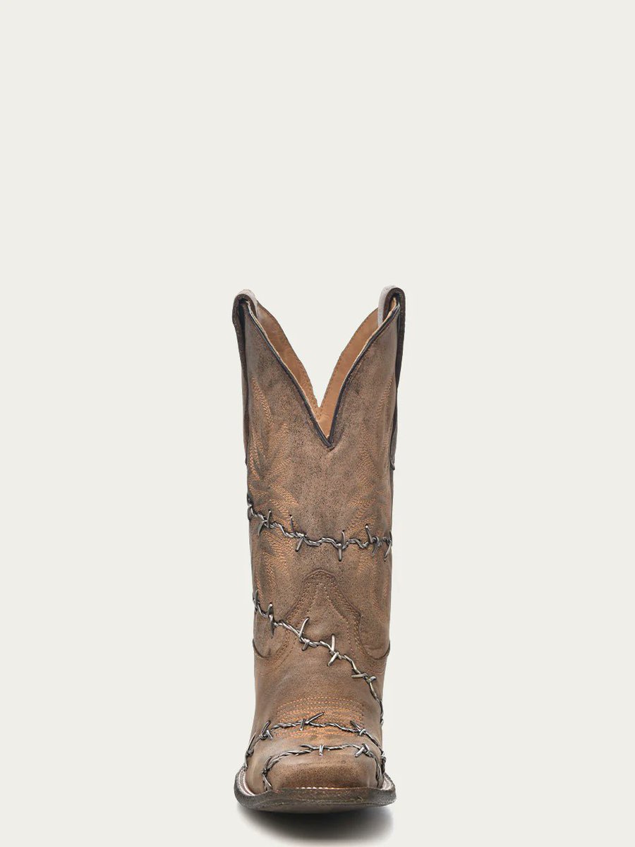 How unique are these boots? @corralboots really knows how to make a staple boot!!

Men's Wire Embroidered Square Toe Cowboy Boots in Brown