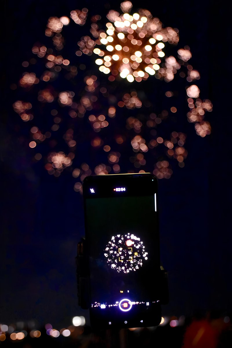 tomatoketchupMS's tweet image. 河津桜の開花を確認した後は神戸港ウィークエンド花火を見にメリケンパークへ

BEKOBEのモニュメントが改装工事中で、それを絡めての撮影は無理だったので、今回も花火が打ち上がる船の正面で待機

今回のは先週より全然良かったと個人的な感想(笑)

次の神戸港ウィークエンド花火は３月←