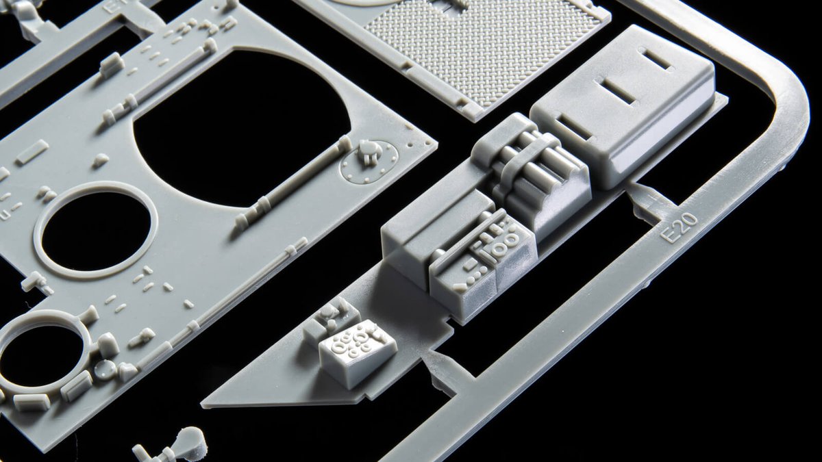 たくさんのアニキたちによる豊かな景色。指でつまめるサイズの車両に