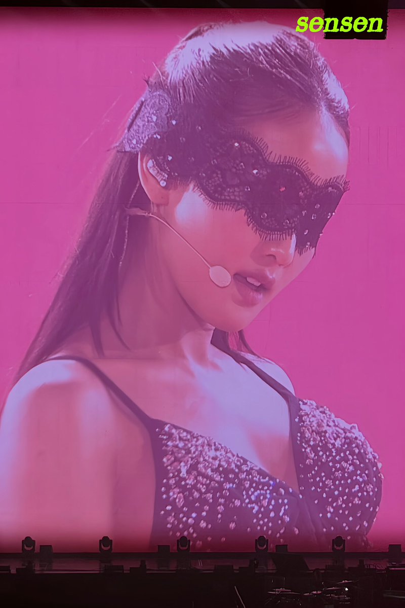 nathanwfong's tweet image. RT @hourlyminniee: BLINDFOLDED MINNIE