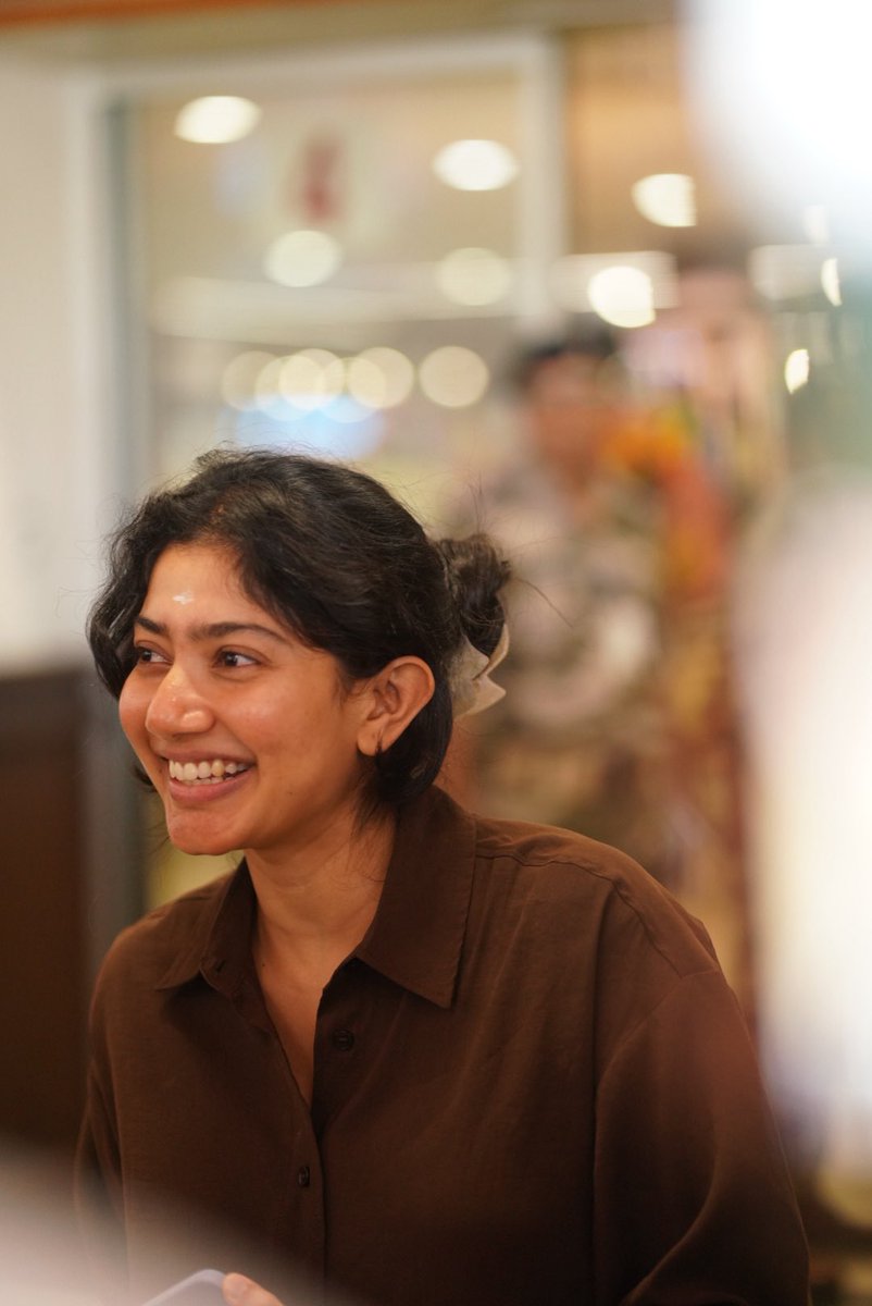 0002Sai's tweet photo. Here Smile 😍

@Sai_Pallavi92 🧿😍

 #SaiPallavi #FilmfareAward #kochi https://t.co/S4nZtyEoIe