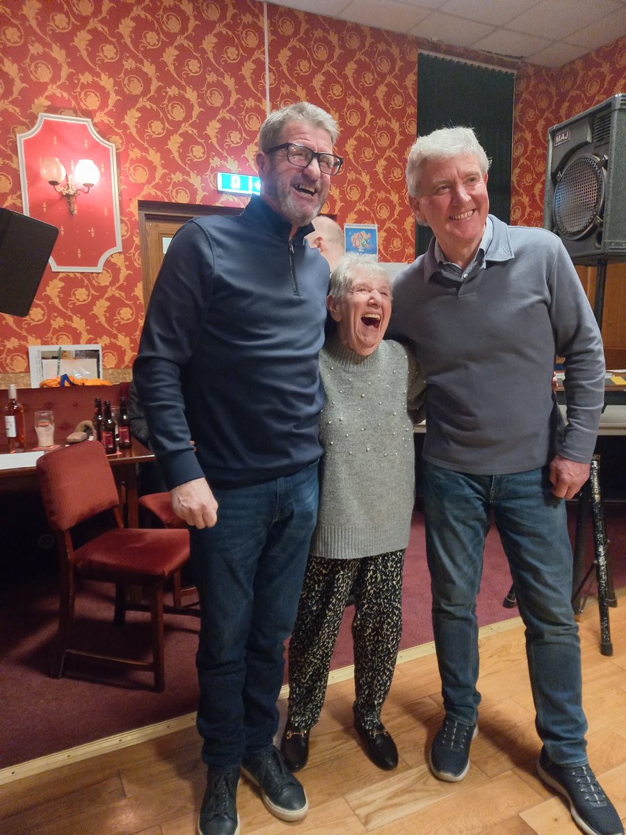 Mutchy &amp; Denno at Sedgley ex-servicemen's club last night!! Great night with Carol being the star!!
#Wolves