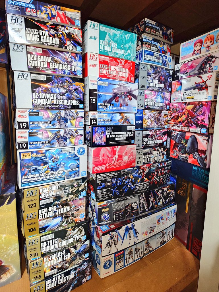 断捨離のつもりでもうコレは作らんだろと言うガンプラ十数点を売っ