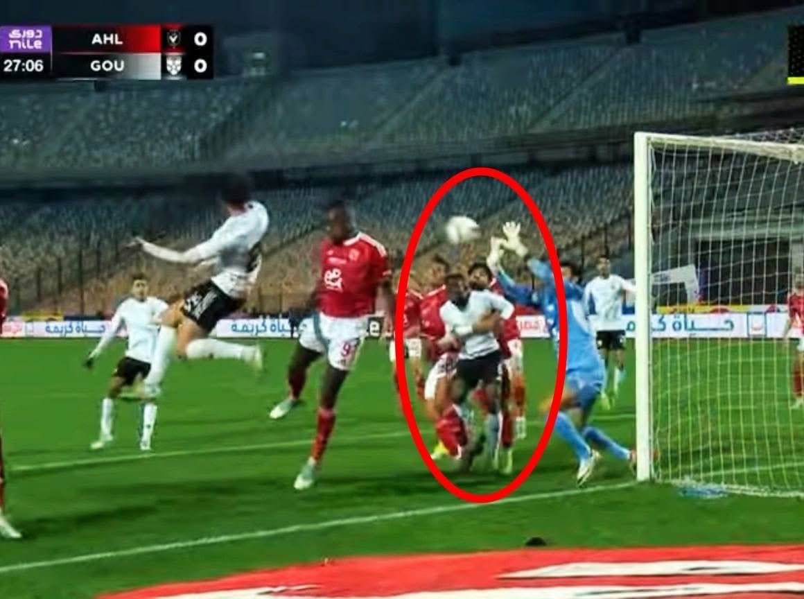 خبير تحكيمي 🗣️ 

اربع ركلات جزاء للجونه لم يحتسبو في غياب تقنيه الفار للتاريخ 🤷😱
السؤال هنا : ليه الأندية اللي متضررة بالشكل دا  #ساكتين  ومش بيطالبوا بحقهم الضايع ..!!؟؟