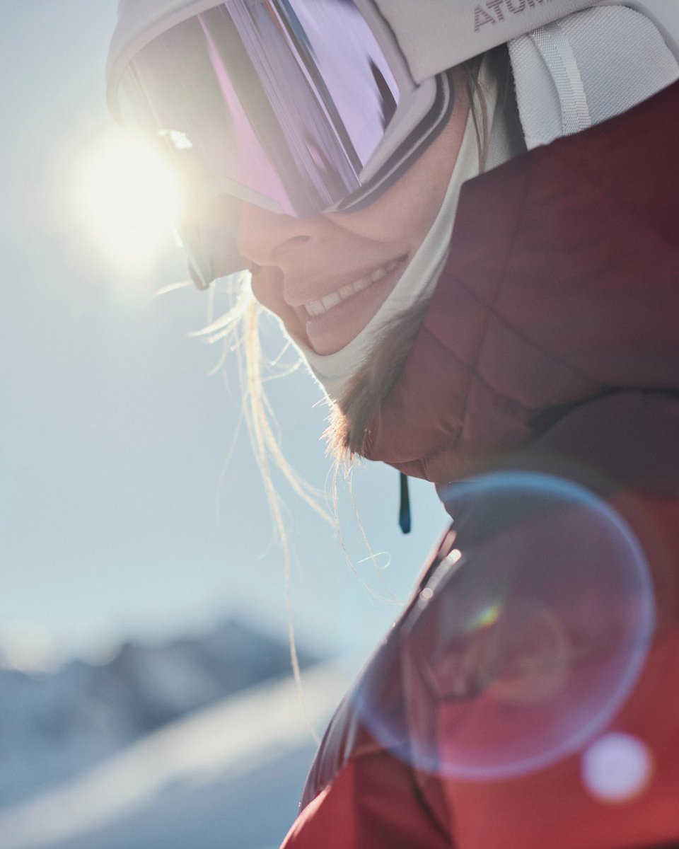 IntersportSLO's tweet image. Zasnežene strmine, topli sončni žarki in adrenalin v vsakem zavoju! ☀️❄️⛷️
Sobota je narejena za točno takšne dni. 🏔️💨

#perfectsaturday #vikend #smucanje #ski #intersportslovenija