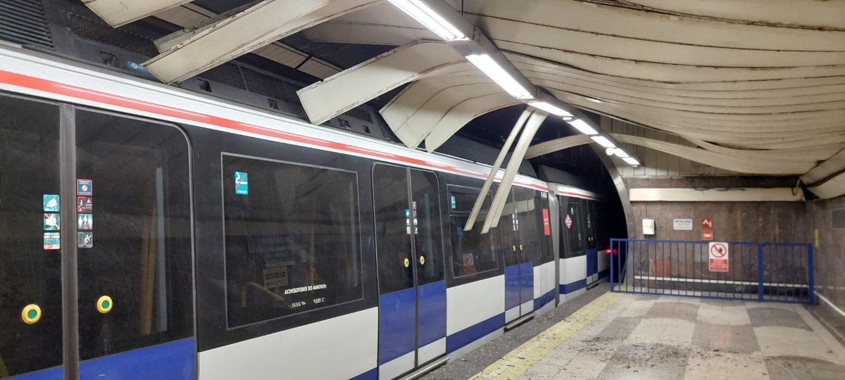 pebarrero's tweet image. El Metro de Madrid vuelve a fallar y ya no es una excepción: es la norma.
Caída de parte del techo en Carpetana, Línea 6 suspendida durante horas y miles de usuarios afectados.
A ver si así se dan cuenta el concejal @albertogonzdiaz y el PP de Latina: la falta de mantenimiento y