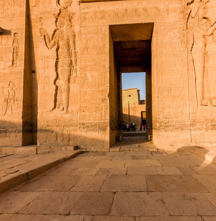 El Temple d'Isis - Philae
Exploreu en fotografia panoràmica de 360° i realitat virtual el temple d'Isis construït a l'illa de Philae i traslladat a l'illa d'Agikia per salvar-lo dels danys causats per les inundacions.  zurl.co/dhbMt
