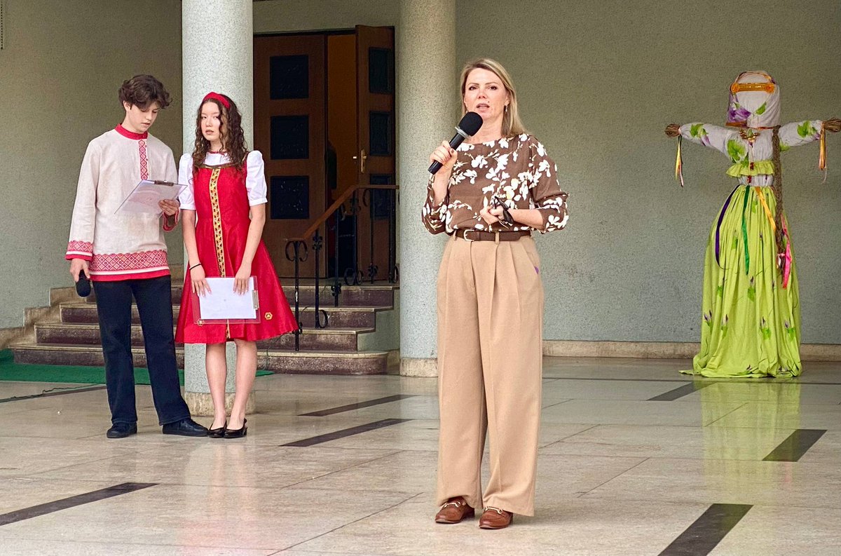 RusEmbIndia's tweet photo. 🇷🇺🥞 On February 20, the #Russia’n Embassy in #India hosted the traditional celebration of #Maslenitsa.
Students of the Alexander Kadakin School of the diplomatic mission prepared creative performances.
👉🏻 https://t.co/l3ptkHpaqI
#RussiaIndia
#DruzhbaDosti https://t.co/GxIB5YBXvM