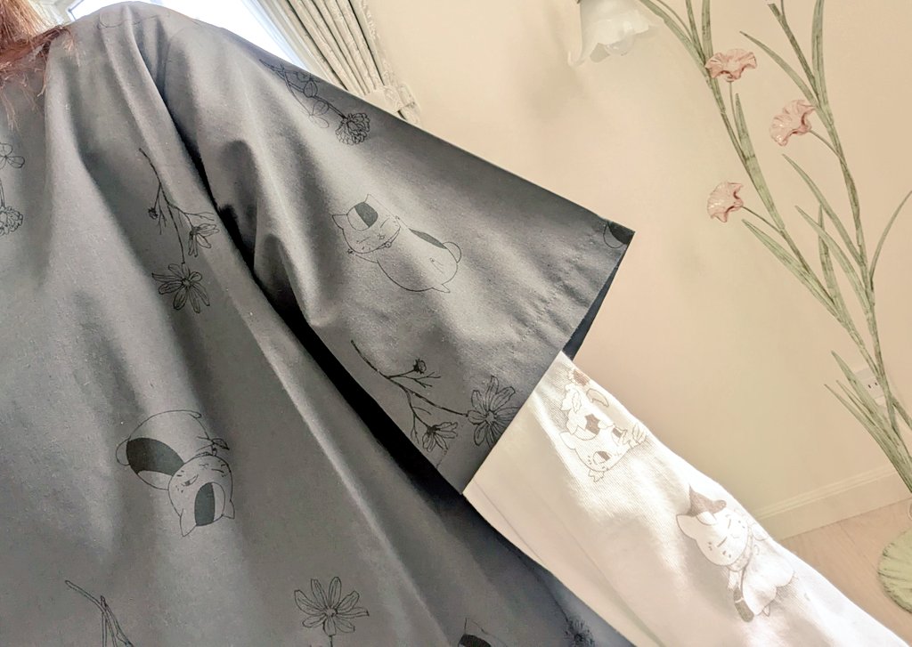 明日の検定🐱先生のワンピ着て受けます〜。これは前ポストした写真
マツコさんと同い年なんですけど、マツコさんっぽいブカブカ感がインパクト強めかなと危惧しつつ😅明日こそ着るべきだと思いましたー！

結局2期前半までしかちゃんと見直せなかった
テスト近い息子に母を反面教師にしろと伝えました