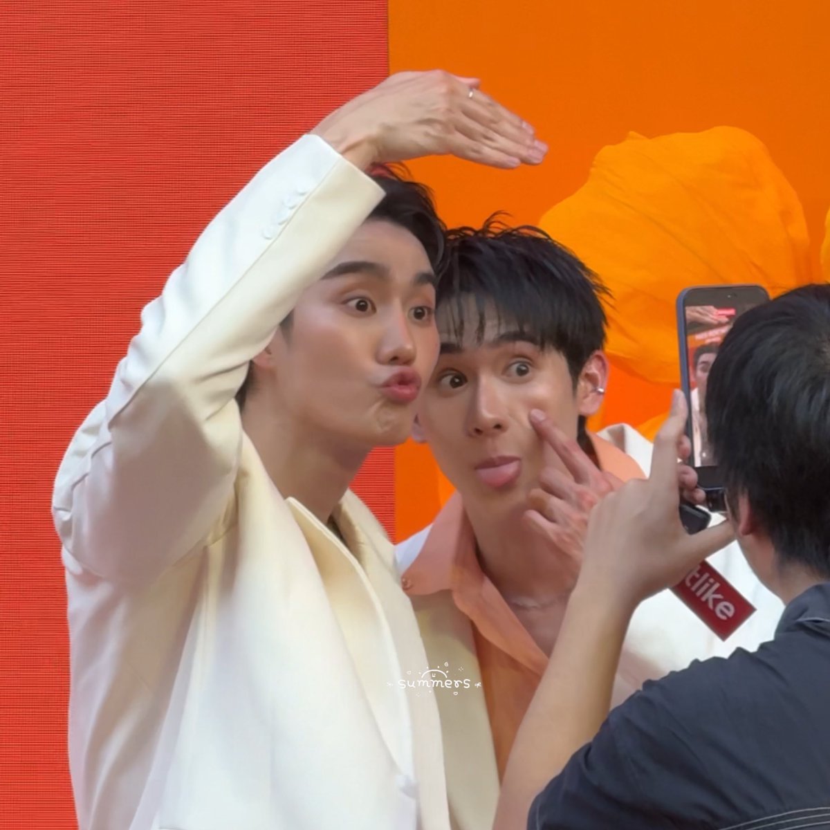 ช็อตนี้น่ารักมากกกกกก ใจจะแตก💔😭

FORCEBOOK WITH YVESROCHER
#YvesRocherxForcebook