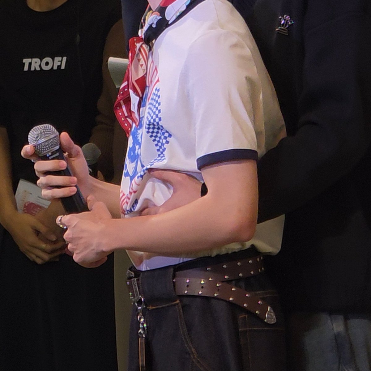 SOS !!! 🐒🐒🐒

TROFI2026 X BVERTONLIEW #TROFIHVLxBverTonliew