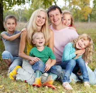 Żona Mąż Gromadka Dzieci
To RODZINA-Nie "Faceci"
I Podstawa - Trzon Narodu
A nie Jakiś "Wał" z Zachodu
Nie ma Zgody na Dewiacje
Naród tu ma Pełną Rację
Nawet Prawo to Potwierdza 
Że RODZINA to jest Twierdza!
Wara Wszystkim od Wartości!
Bo "Połamię" Takim Kości!
🙂 💪💪🇵🇱 🇵🇱❤️❤️