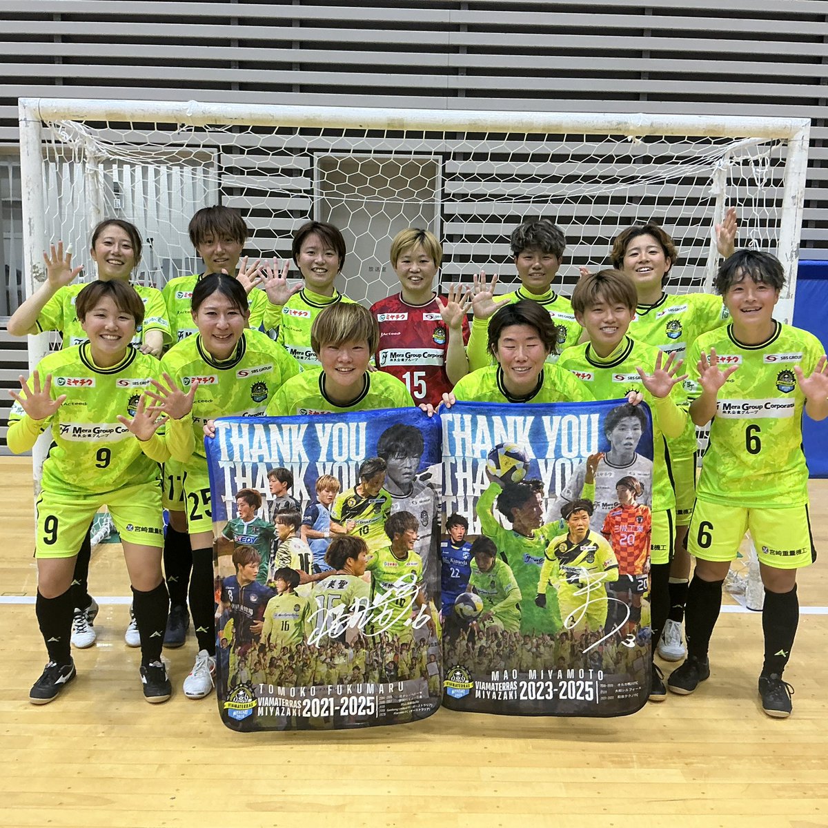 viamaterras2020's tweet photo. 本日をもちまして3選手はヴィアマテラス宮崎の活動を終えました！
このエンブレムを付けて戦った試合、勝つことはできませんでしたが、本当にありがとうございました😭

#福丸智子
#宮本真緒
#池田玲奈
#出会い���感謝
#次のステージでも幸あれ
#ありがとう https://t.co/1X0CkqBpJ8