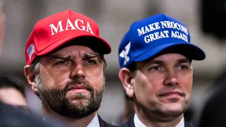 NEOKONLARIN GERİ DÖNÜŞÜ
21.02.2026
Aleksandr Dugin

Sunucu:
Üzücü ve şimdi daha da üzücü hale gelen ünlü şehir Münih ile başlayalım. Bu şehir, tarihinin karanlık sayfalarıyla şaşırtıcı bir şekilde bağlantılıdır: Burası Nazizmin beşiği, Münih Anlaşması ve sonsuz güvenlik