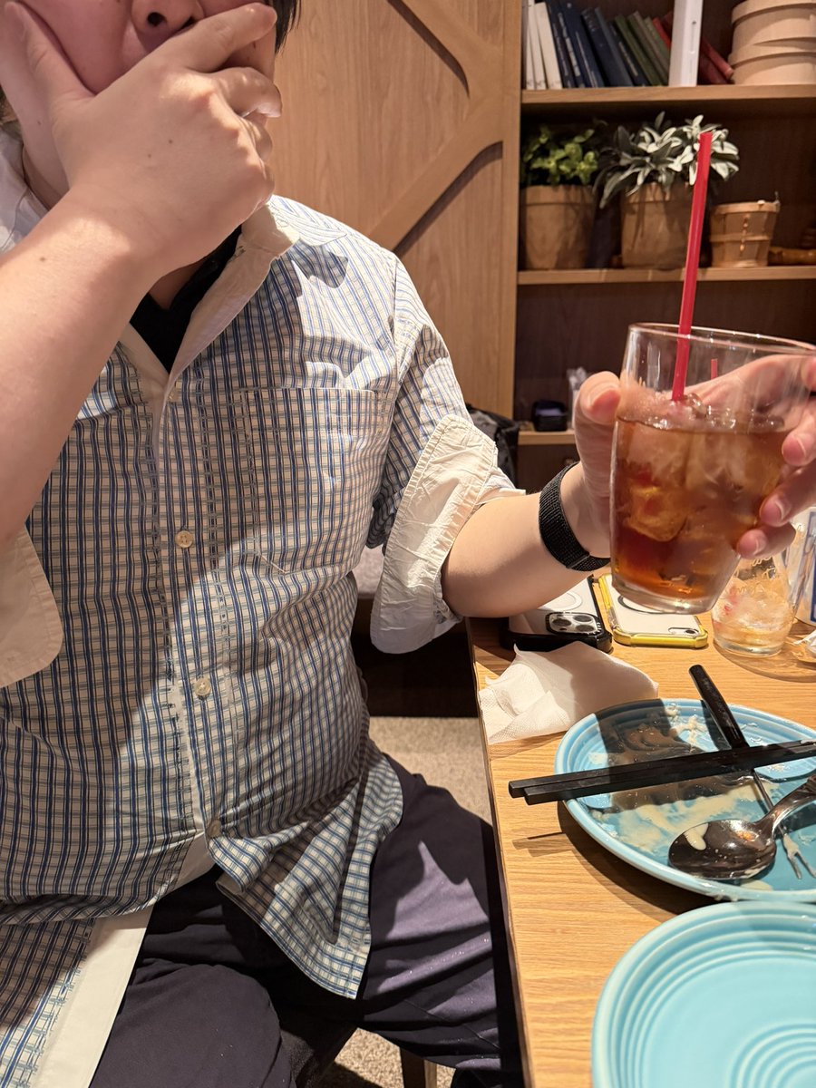 restafx's tweet photo. 今、隣で飲んでいる人のポジが凄過ぎる😇

約2億の含み損💦
トレードって怖いですね😱 https://t.co/Qb9N7XBwFD
