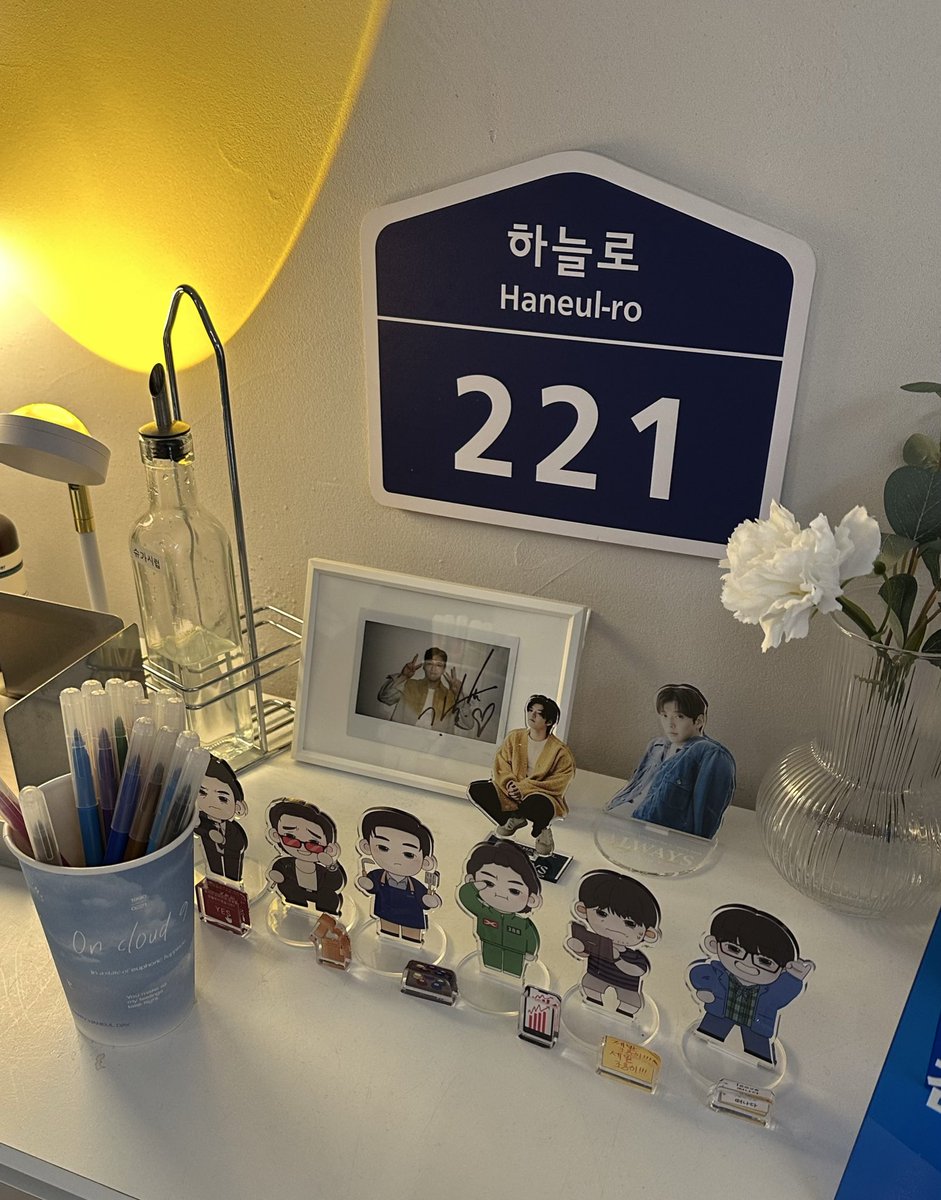 #Cloud_Washed_Boy
#청량한_하늘을_닮은_오늘
강하늘 정말 아랑하고 생일 축하해…….

오늘 저녁에 늦게 잠깐 있다 가느라 트친 몇명밖에 못봤지만ㅜㅜ그 잠깐도 너무 즐거웠어요!!!!
월간강하늘 키링에 관심가져주신 늘덕들 모두모두 너무 감사합니다………..🩵🩵🩵