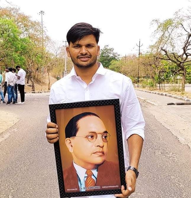 श्री <a href="/kanhaiyakumar/">Kanhaiya Kumar</a> जी, 
<a href="/RahulGandhi/">Rahul Gandhi</a> जी का सामाजिक भागीदारी का संकल्प देश में समान प्रतिनिधित्व की नई दिशा दिखा रहा है। इसी सोच को आगे बढ़ाते हुए आदिवासी मीणा समाज से आने वाले “रोहिताश मीणा जी” को <a href="/NSUIRajasthan/">NSUI Rajasthan</a> प्रदेशाध्यक्ष बनाना सामाजिक न्याय की भावना को मजबूत करेगा।