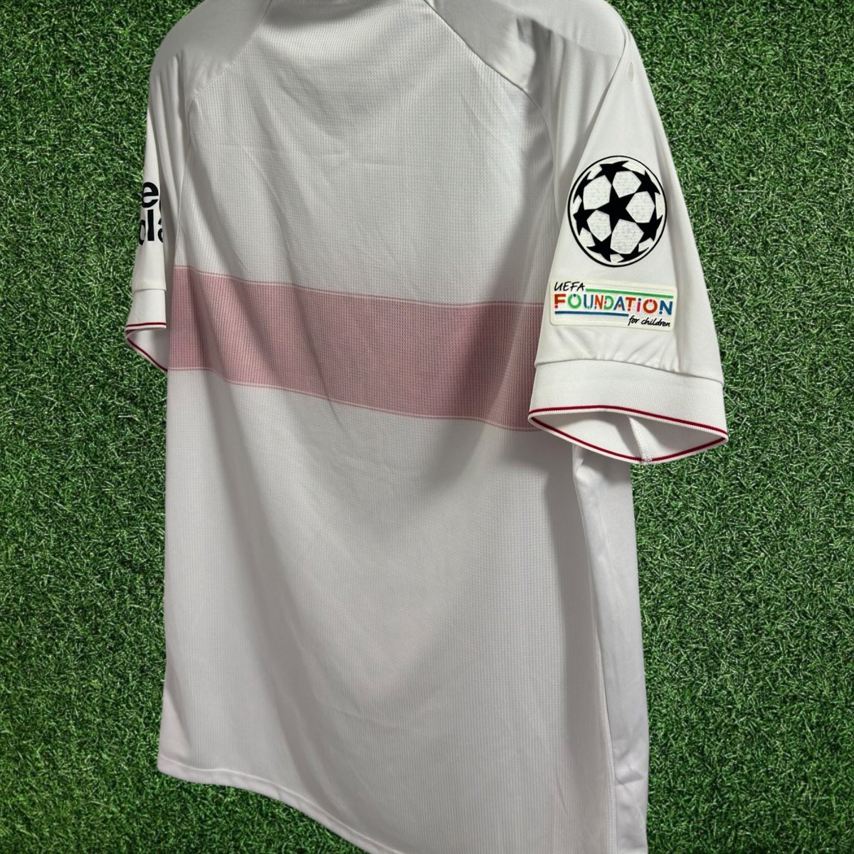 Stuttgart 24/25 UCL Forma

1400₺🎉

L Beden✅