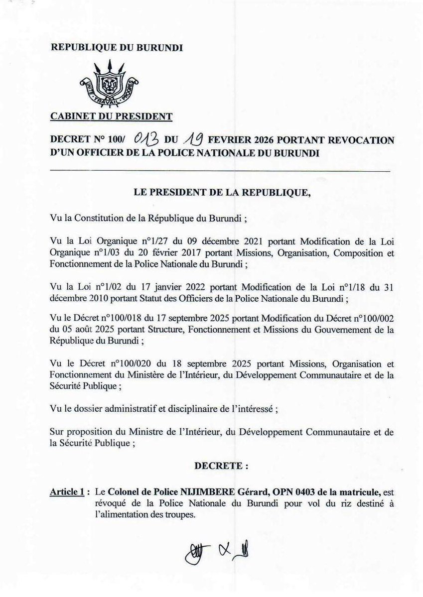 Burundi🇧🇮____: pour vol du riz, le colonel de la police burundaise Gérard Nijimbere  est révoqué de la police par le ministre de l'intérieur. 

Le riz volé par le colonel Nijimbere destiné à l'alimentation des troupes.