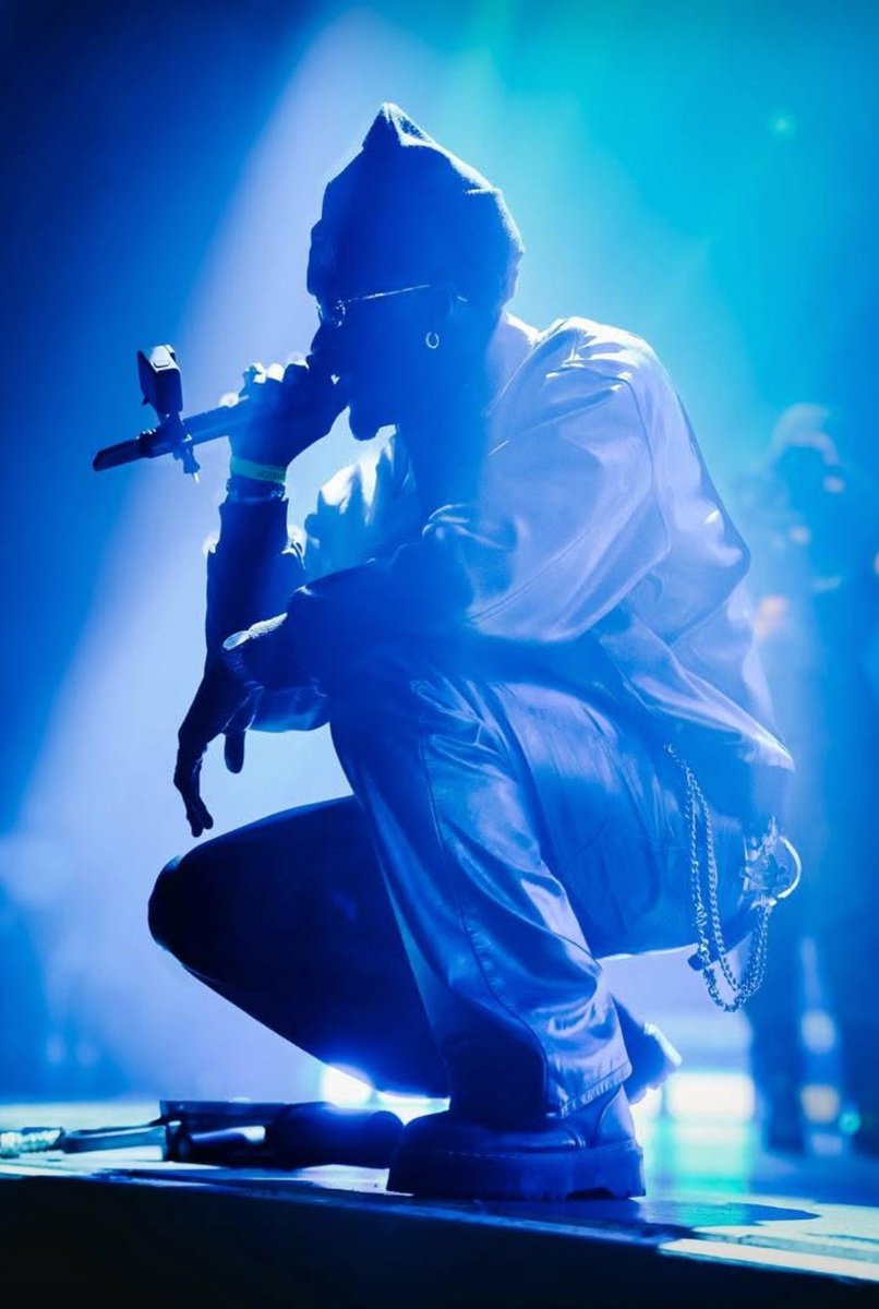 Le mois prochain, il revient casser les codes avec le 3ᵉ projet de sa carrière… préparez-vous, ça va faire du bruit🔥

Demosthène de <a href="/suspect_95/">Suspect 95</a> arrive vers vous🤫⚖️