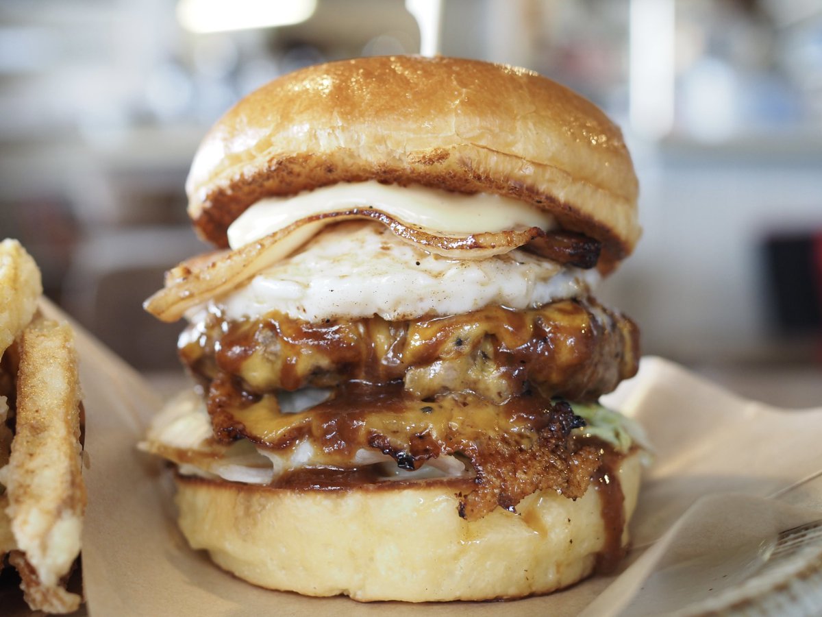 visualhamburger's tweet photo. ハンバーガーに糀。
これ、初体験。 https://t.co/q7AMD9W3JF