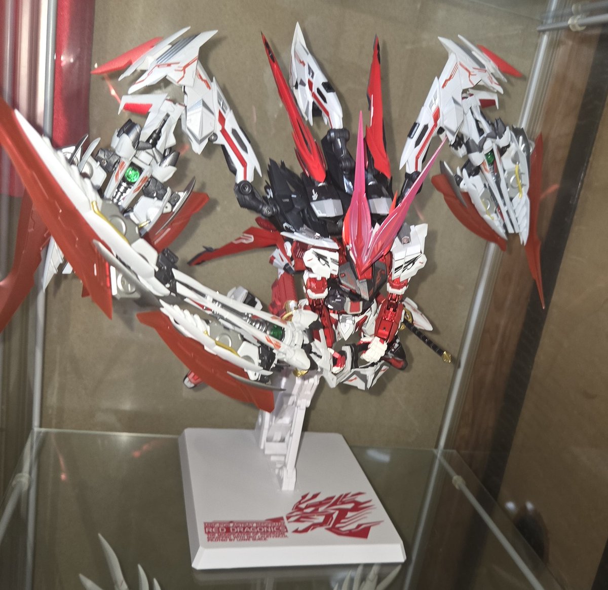 METAL BUILDのアクションベースと天帝の重さで支えが根元から折れたけど

コイツも相当怪しいなぁ～
サブベースで下から支えた方よくね？