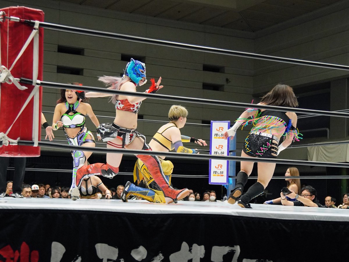 k_kramasu's tweet image. スターダム大阪大会

ハイスピードトリオが目まぐるしい動きからのドロップキック！

#STARDOM
#SLK
#AZM
#星来芽依