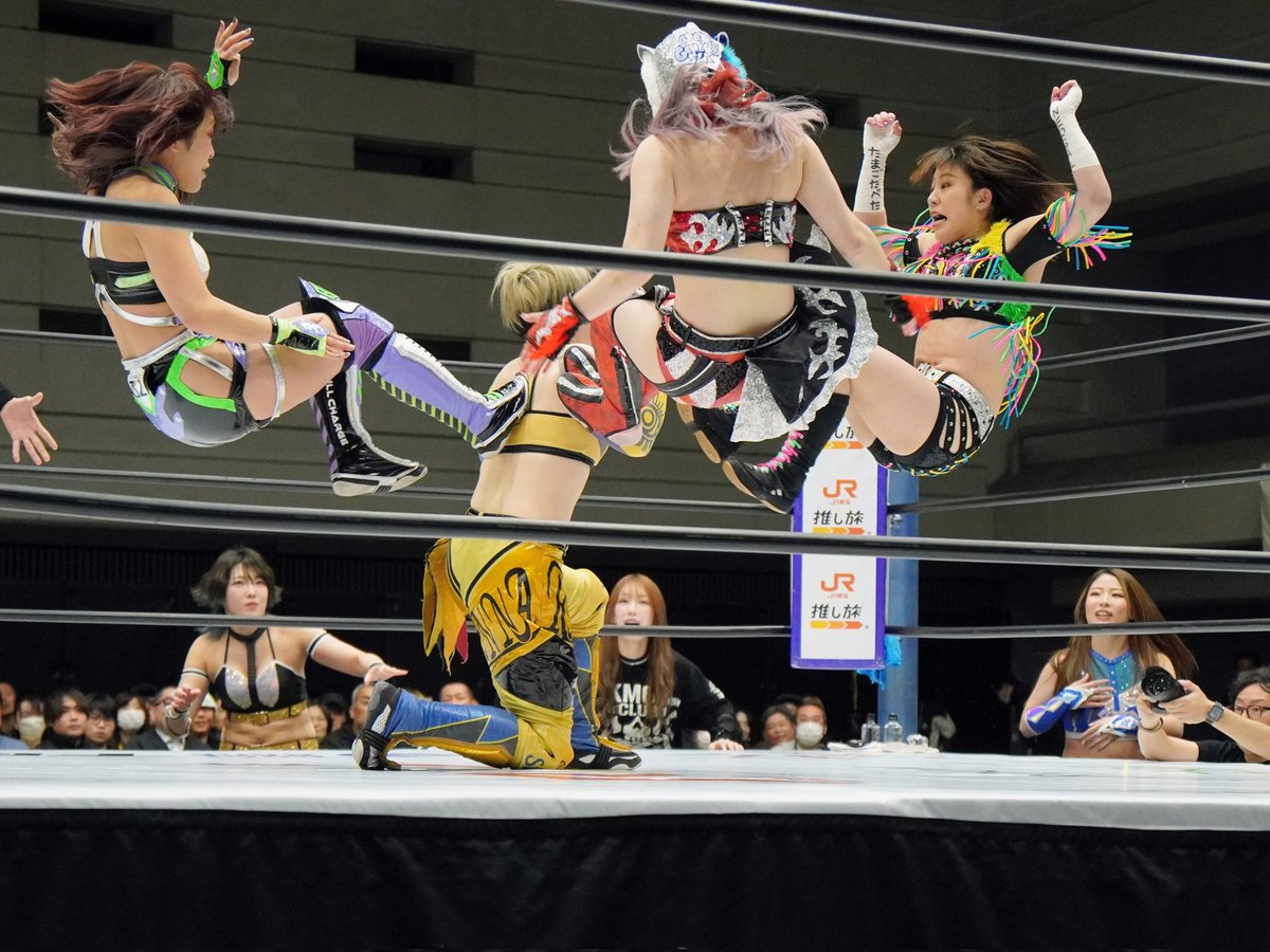 k_kramasu's tweet image. スターダム大阪大会

ハイスピードトリオが目まぐるしい動きからのドロップキック！

#STARDOM
#SLK
#AZM
#星来芽依