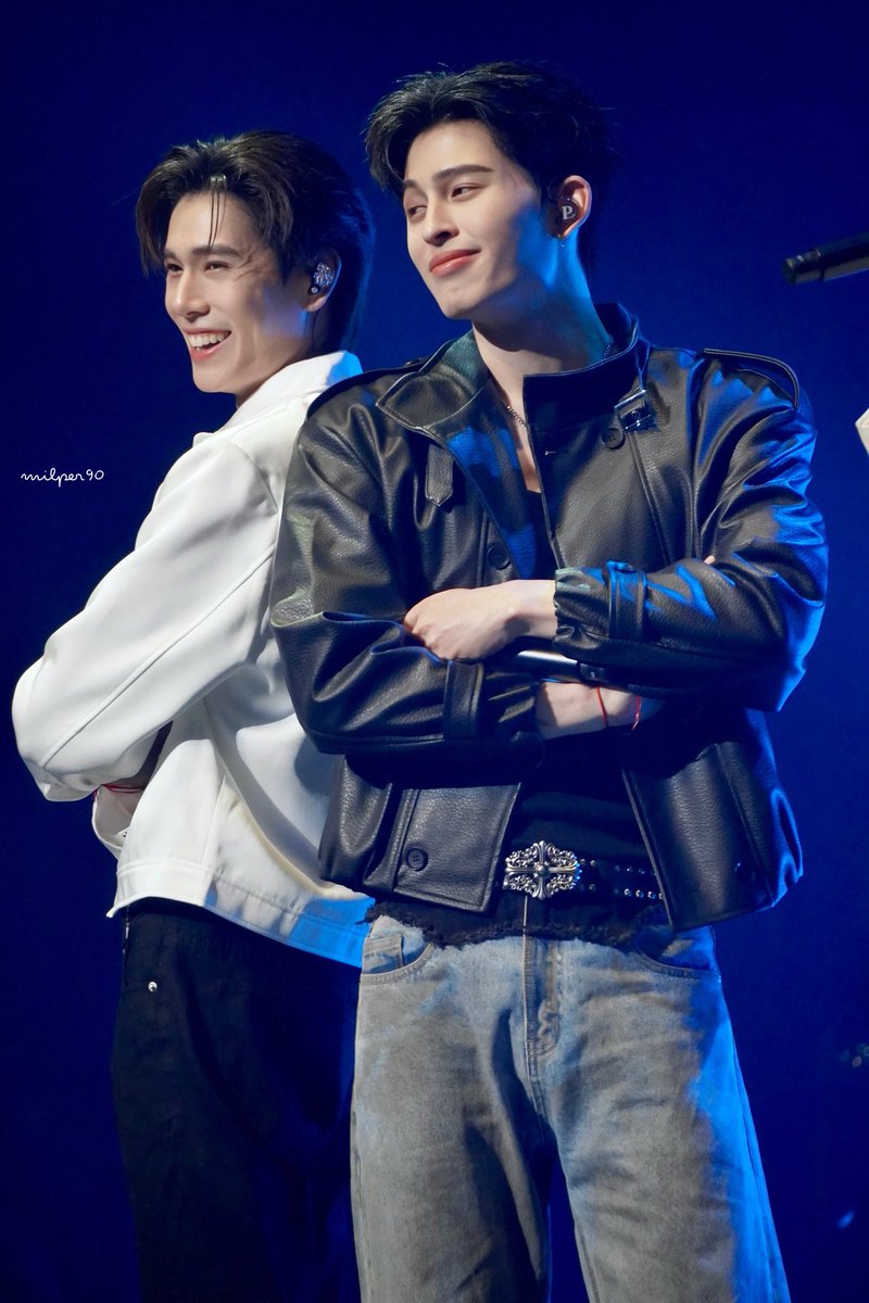 ทำไมภาพนี้มันมีเสียง “พวกเธอคงไม่มีพีชยรัตน์แบบฉันละสิ” ไอของคุณธีร์ลอยมาวะะ ขิงมากกกกกกก