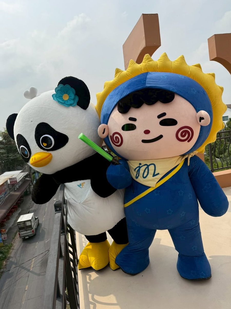 อันนี้หลานโดนจัมโม่แกล้งอยู่รึป่าว <a href="/lunar_GMMTV/">LUNAR</a> บอกยายมา เดี๋ยวยายให้ติ๊บไปจัดการลุงจู้หั้ย