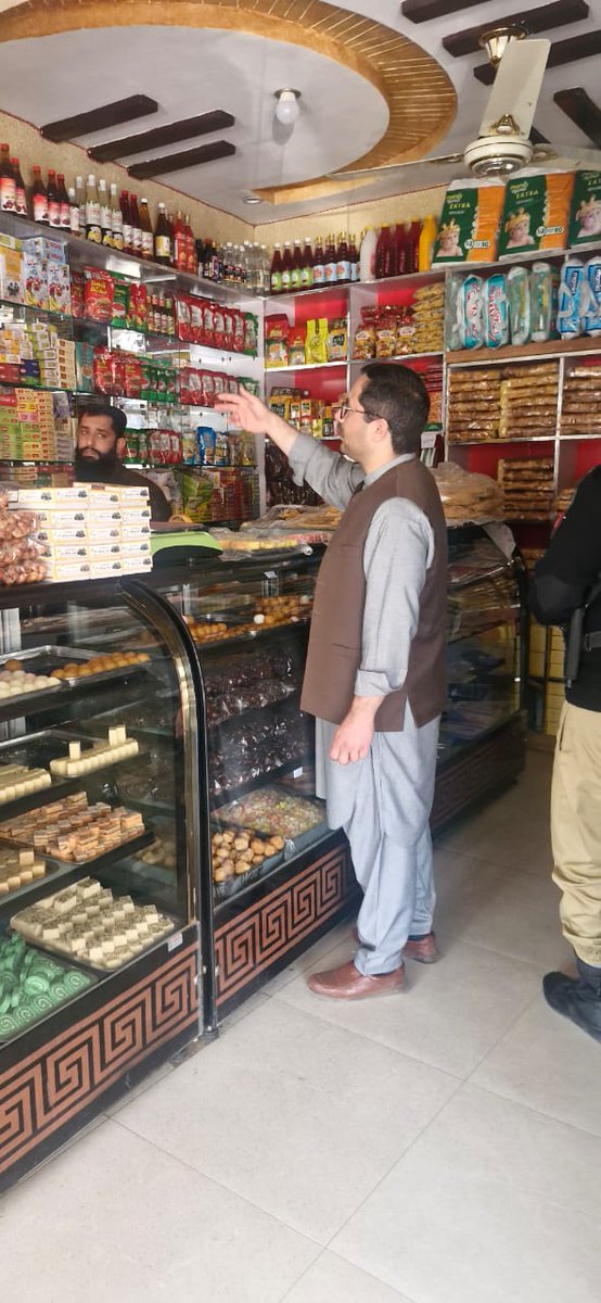 رمضان المبارک کے دوران شہریوں کو ریٹ لسٹ کے مطابق اشیاء خوردونوش کی فراہمی یقینی بنانے کے حوالے سے اقدامات

ڈپٹی کمشنر ایبٹ آباد سرمد سلیم اکرم کی ہدایات پر پرائس کنٹرول مجسٹریٹس فیلڈ میں متحرک
facebook.com/share/p/1CLAC9…