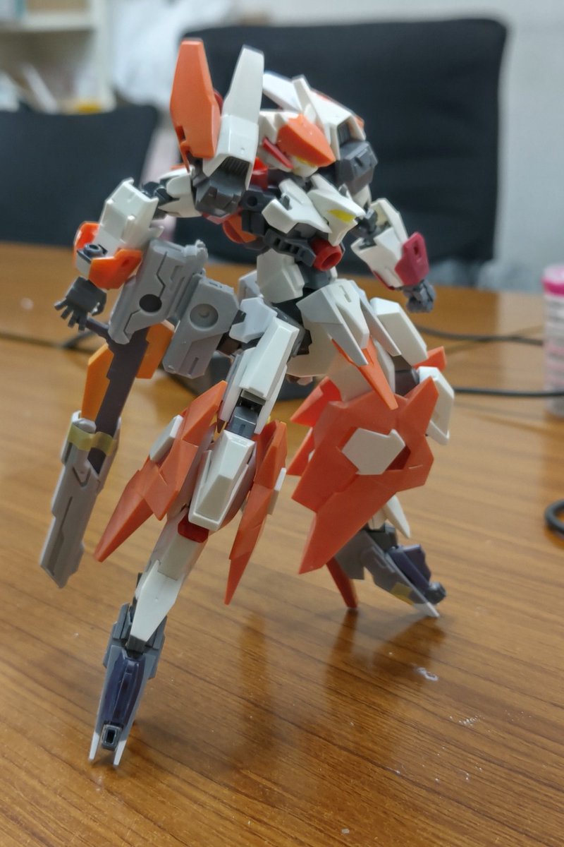 ありもののパーツでセグメントライフル保持するパーツを作ってみた
一応ギリギリだけど手まで届く
#フレームアームズ