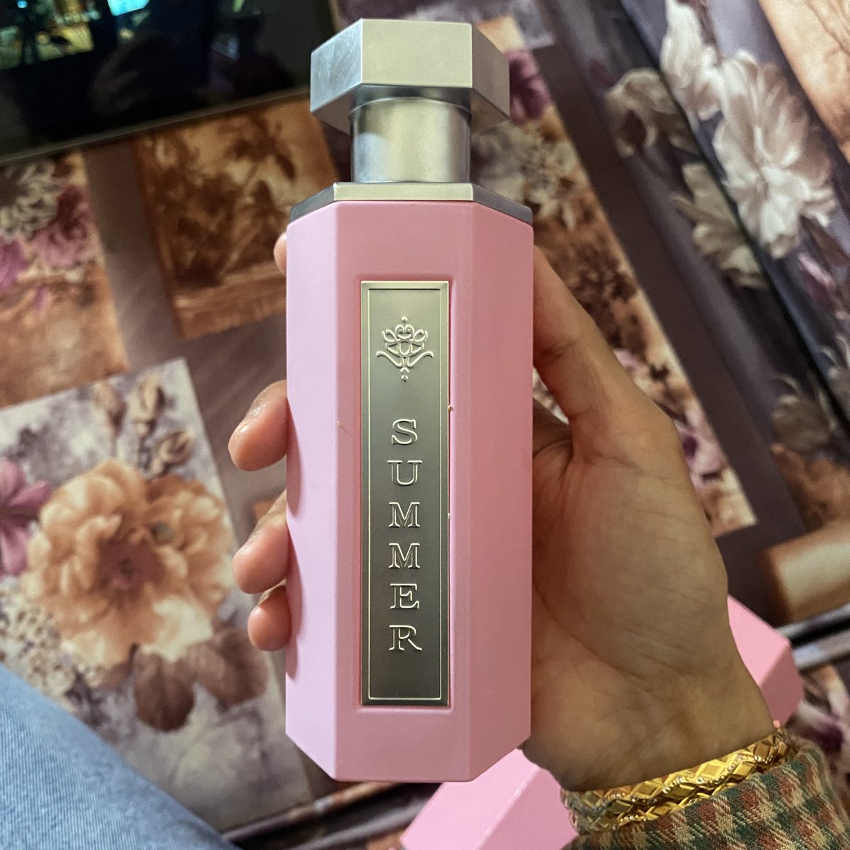 جاني عطر من أختي، ريحته 💘💘💘💘💘