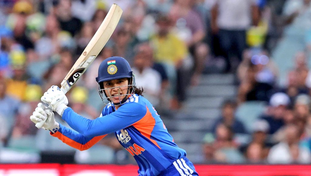 klassic_prasant's tweet image. 🚨 India 's openers Smriti Mandhana &amp;amp; Jemimah Rodrigues lit the spark 🔥 

Shreyanka Patil &amp;amp; Renuka Singh on fire with the ball 🇮🇳

🇦🇺Meanwhile Australia 's Ellyse Perry went early ! Can Ashleigh Gardner &amp;amp; Phoebe Litchfield turn it around for Oz
#INDvsAUS