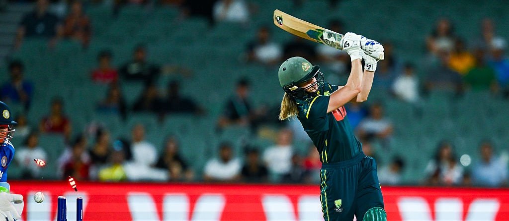 klassic_prasant's tweet image. 🚨 India 's openers Smriti Mandhana &amp;amp; Jemimah Rodrigues lit the spark 🔥 

Shreyanka Patil &amp;amp; Renuka Singh on fire with the ball 🇮🇳

🇦🇺Meanwhile Australia 's Ellyse Perry went early ! Can Ashleigh Gardner &amp;amp; Phoebe Litchfield turn it around for Oz
#INDvsAUS