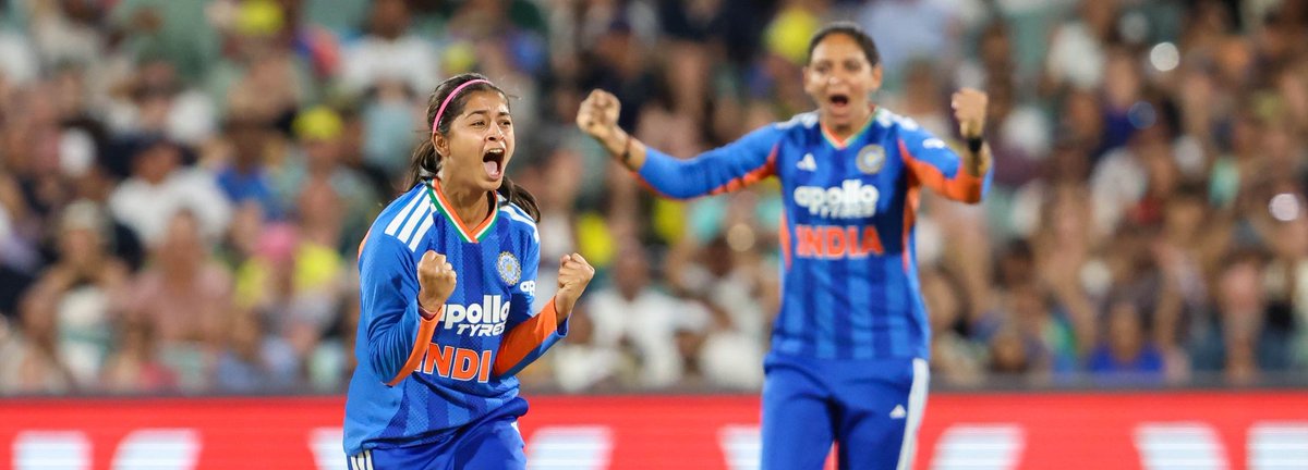 klassic_prasant's tweet image. 🚨 India 's openers Smriti Mandhana &amp;amp; Jemimah Rodrigues lit the spark 🔥 

Shreyanka Patil &amp;amp; Renuka Singh on fire with the ball 🇮🇳

🇦🇺Meanwhile Australia 's Ellyse Perry went early ! Can Ashleigh Gardner &amp;amp; Phoebe Litchfield turn it around for Oz
#INDvsAUS