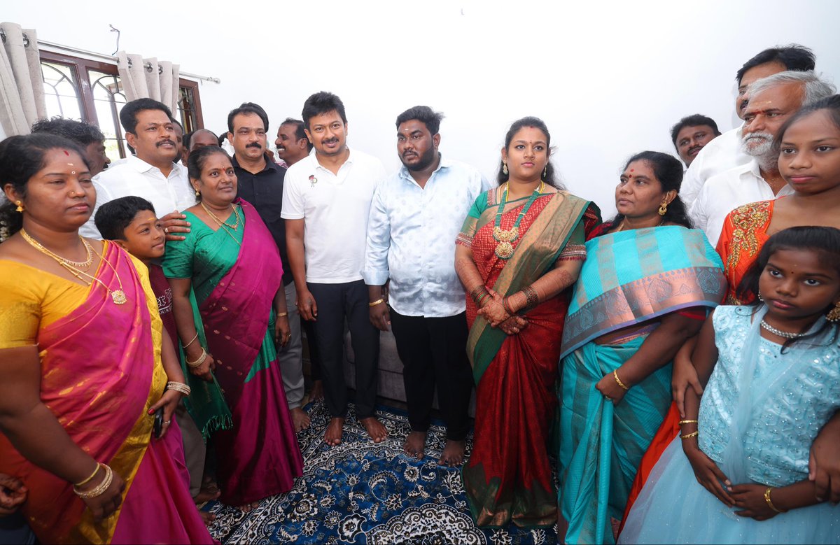 சென்னை தெற்கு மாவட்டம் - சைதாப்பேட்டை மேற்கு பகுதிக்கழகச் செயலாளர் - சென்னை மாநகராட்சி 10-ஆவது மண்டலக்குழுத் தலைவர் அண்ணன் கிருஷ்ணமூர்த்தி அவர்களின் அன்பு மகன் விஜய்கிரண் - கீர்த்தனா இணையர், நேற்று இல்லற வாழ்வில் அடியெடுத்து வைத்துள்ள நிலையில், 

சைதாப்பேட்டையில் உள்ள அவர்களது