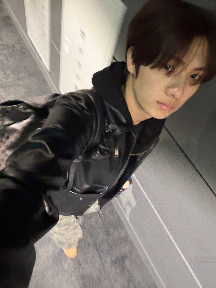 아주 다~ 아는 옷이구만 
요시요시 오백번씩 해주고싶음