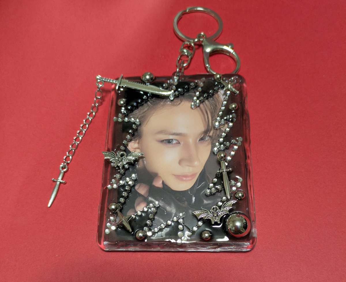 na-‼ちゃん【<a href="/nyaaaachan651/">na-!!</a> 】にソンムルしてもらったKnifeのトレカケース届いた🎁✨️✨️
かっちょええ💕
ありがとう💕大切にします🫶