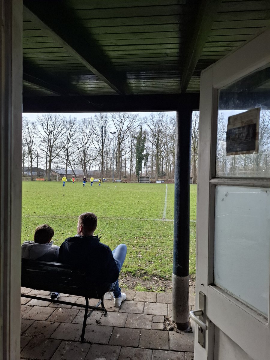 Riemenserik's tweet photo. Vandaag de ochtend dienstdoende arbiter bij @vvedon 2 - @svHattoHeim 4. #pecoriginal #scheidsrechter #doemee #knvb https://t.co/tponpvwEFj