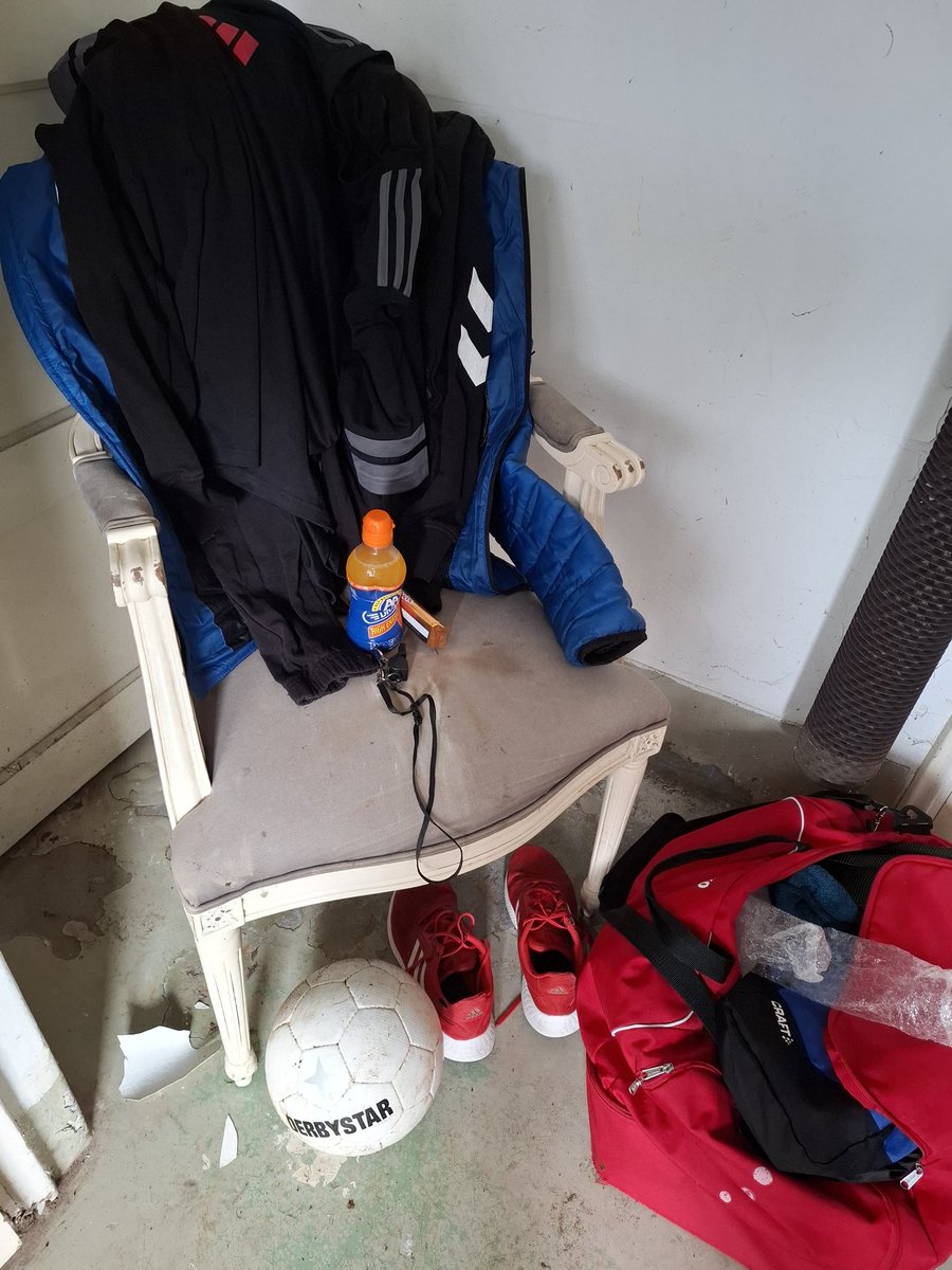 Riemenserik's tweet photo. Vandaag de ochtend dienstdoende arbiter bij @vvedon 2 - @svHattoHeim 4. #pecoriginal #scheidsrechter #doemee #knvb https://t.co/tponpvwEFj