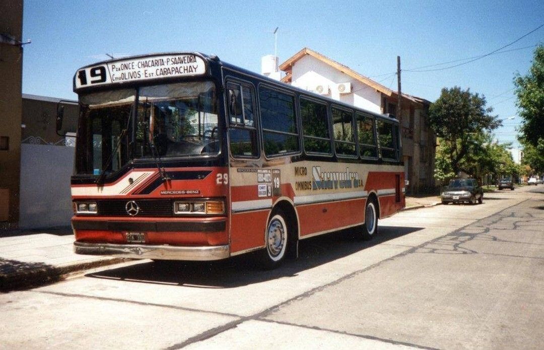 #Retrobondis La antigua Línea 19 "Microómnibus Saavedra S.A" y un Splendid 1316 del año 1993. ¡Gracias Javier Roca por la foto y felicitaciones por lo bien que lo tenías!